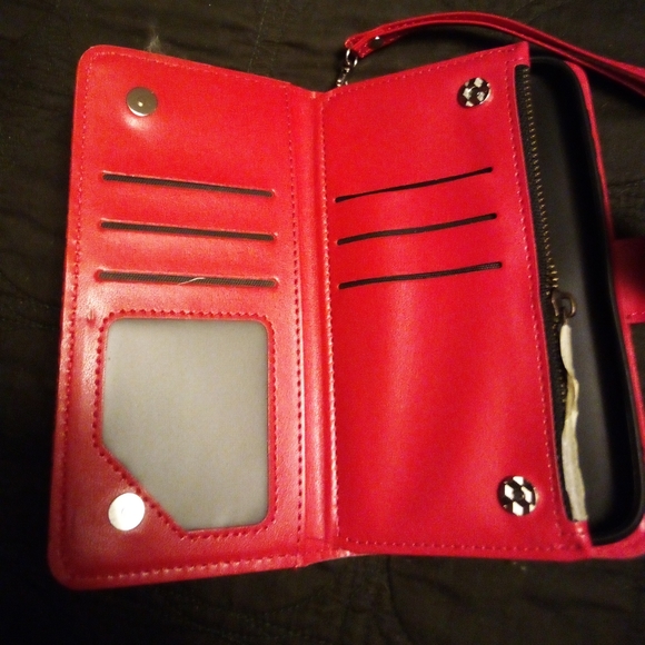 Embossed cell phone case - Picture 4 of 5